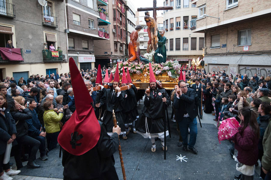 Tras la suspensión de la procesión los fieles pudieron asistir a un encuentro de los pasos realizado en la Plaza de San Antolín