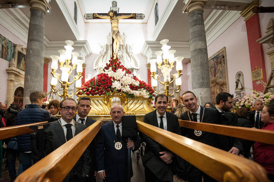 Tras la suspensión de la procesión los fieles pudieron asistir a un encuentro de los pasos realizado en la Plaza de San Antolín