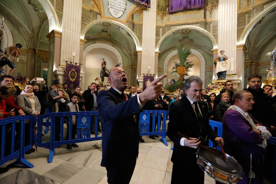 La hermana del Rey Felipe VI se acercó a la Iglesia de Nuestro Padre Jesús para contemplar los pasos que no pudieron desfilar este Viernes Santo por las calles de Murcia