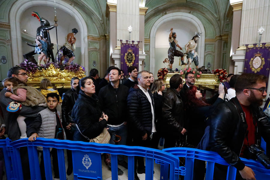 La hermana del Rey Felipe VI se acercó a la Iglesia de Nuestro Padre Jesús para contemplar los pasos que no pudieron desfilar este Viernes Santo por las calles de Murcia