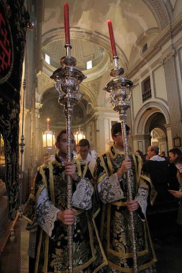 En su lugar, los cofrades celebraron el Via Crucis de forma privada en el interior de la iglesia de San Bartolomé