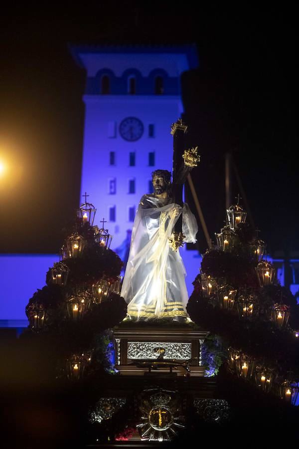La procesión marraja, adelantada dos horas, sale entre plásticos y es vivida por miles de procesionistas durante la madrugada