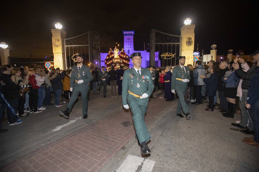 La procesión marraja, adelantada dos horas, sale entre plásticos y es vivida por miles de procesionistas durante la madrugada