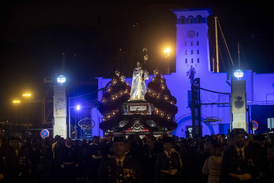 La procesión marraja, adelantada dos horas, sale entre plásticos y es vivida por miles de procesionistas durante la madrugada