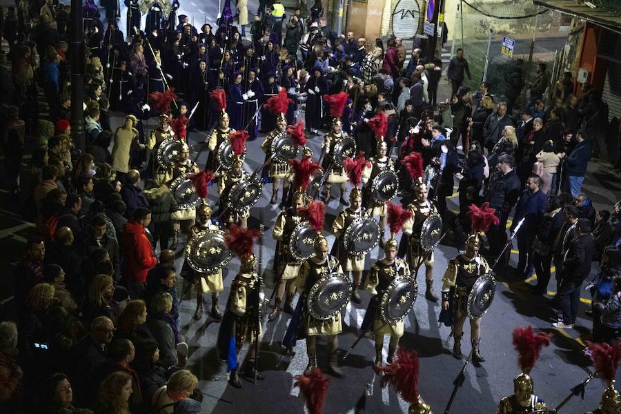 La procesión marraja, adelantada dos horas, sale entre plásticos y es vivida por miles de procesionistas durante la madrugada