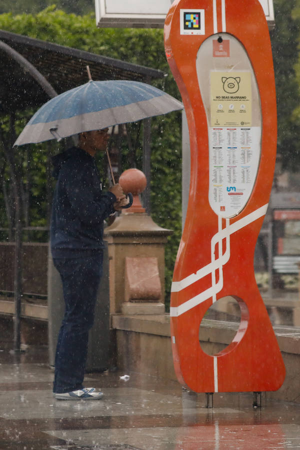 La Aemet mantiene la alerta naranja mientras que los pluviómetros registran precipitaciones de hasta 108 litros por metro cuadrado en las últimas 24 horas