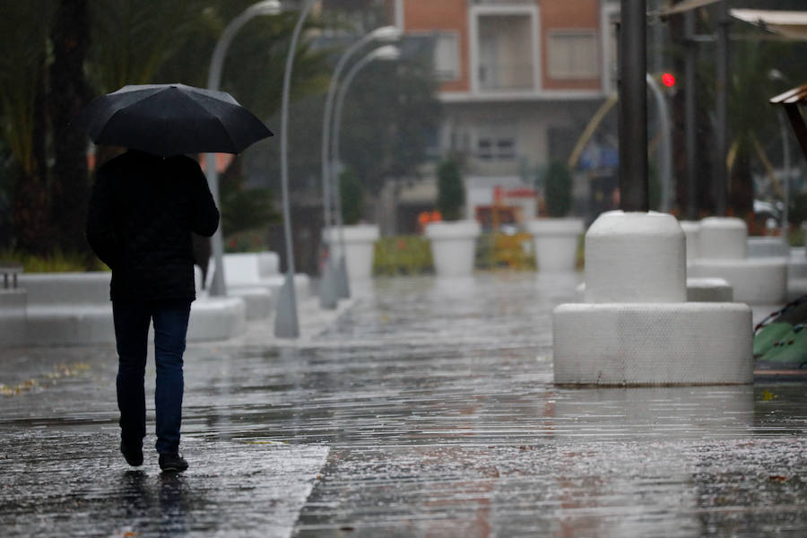 La Aemet mantiene la alerta naranja mientras que los pluviómetros registran precipitaciones de hasta 108 litros por metro cuadrado en las últimas 24 horas