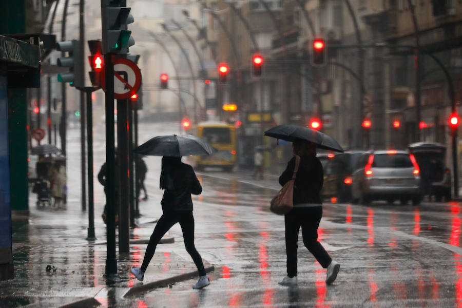 La Aemet mantiene la alerta naranja mientras que los pluviómetros registran precipitaciones de hasta 108 litros por metro cuadrado en las últimas 24 horas