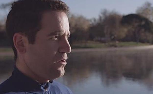 Teodoro García entra en campaña mostrando su lado más personal