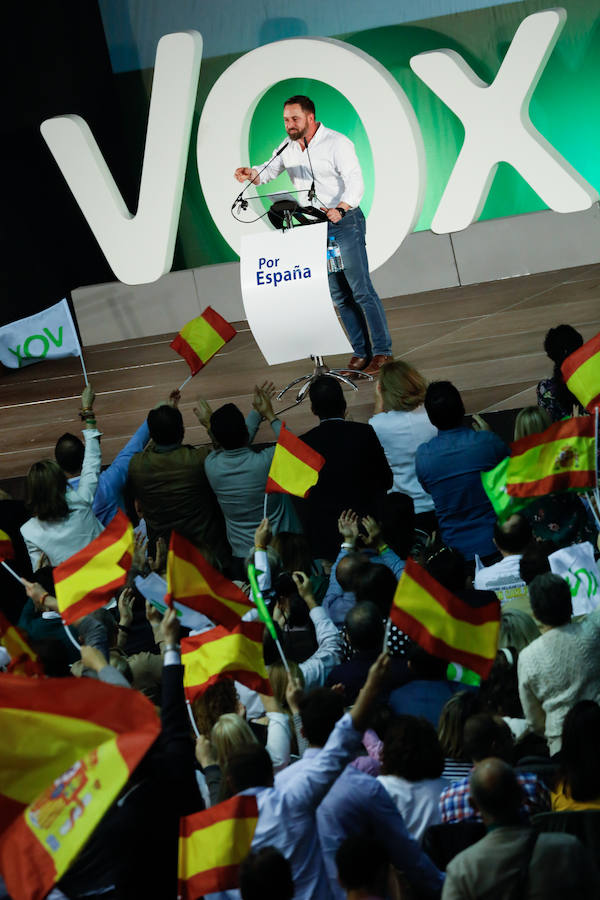 El presidente del partido vaticinó este domingo en Murcia que el día después de las elecciones generales «van a cerrar» muchas empresas de encuestas