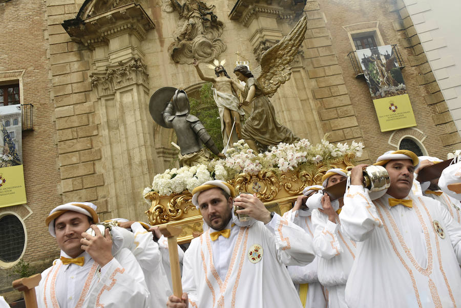 La procesión que pone fin a la Semana Santa murciana ha podido vencer a la previsión de lluvias, aunque ha tenido que retirarse antes de lo previsto