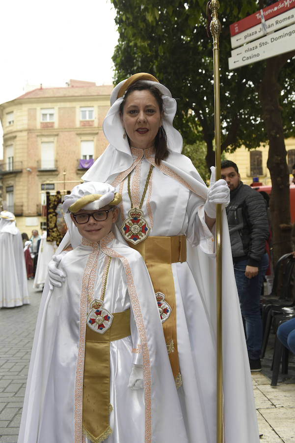 La procesión que pone fin a la Semana Santa murciana ha podido vencer a la previsión de lluvias, aunque ha tenido que retirarse antes de lo previsto