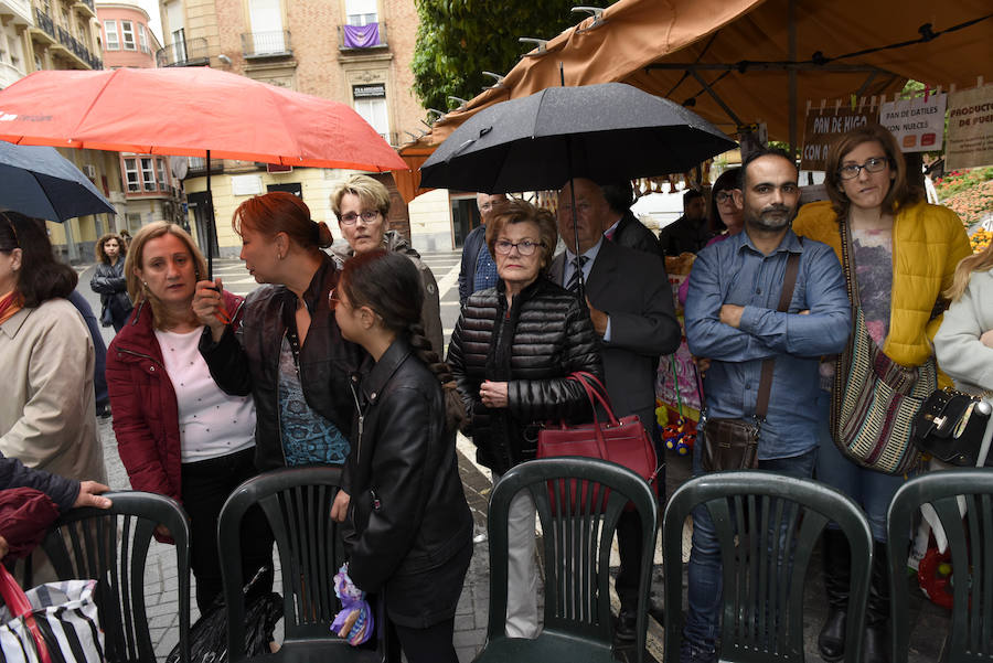 La procesión que pone fin a la Semana Santa murciana ha podido vencer a la previsión de lluvias, aunque ha tenido que retirarse antes de lo previsto