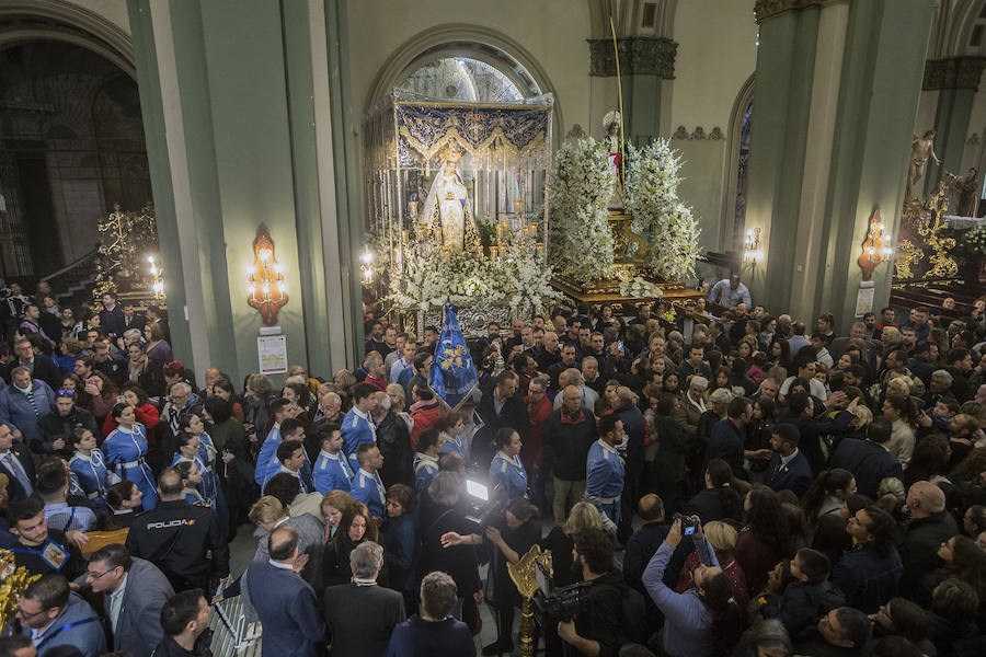 Los fieles pudieron mostrar su fervor en el interior de la iglesia de Santa María de Gracia
