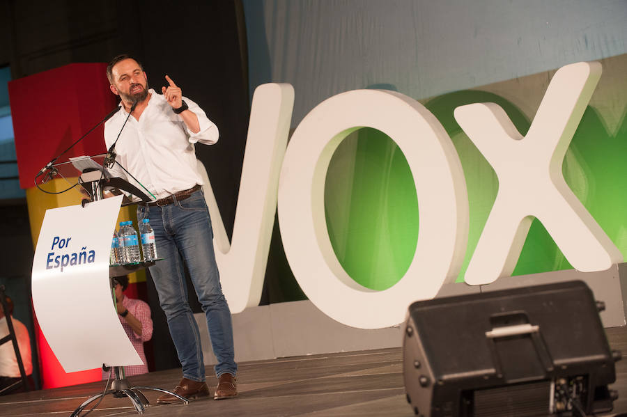 El presidente del partido vaticinó este domingo en Murcia que el día después de las elecciones generales «van a cerrar» muchas empresas de encuestas