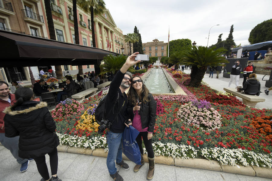 En la construcción de estos adornos se emplearon un millón de flores, 300.000 plantas de diversas variedades y 750 kilos de hortalizas