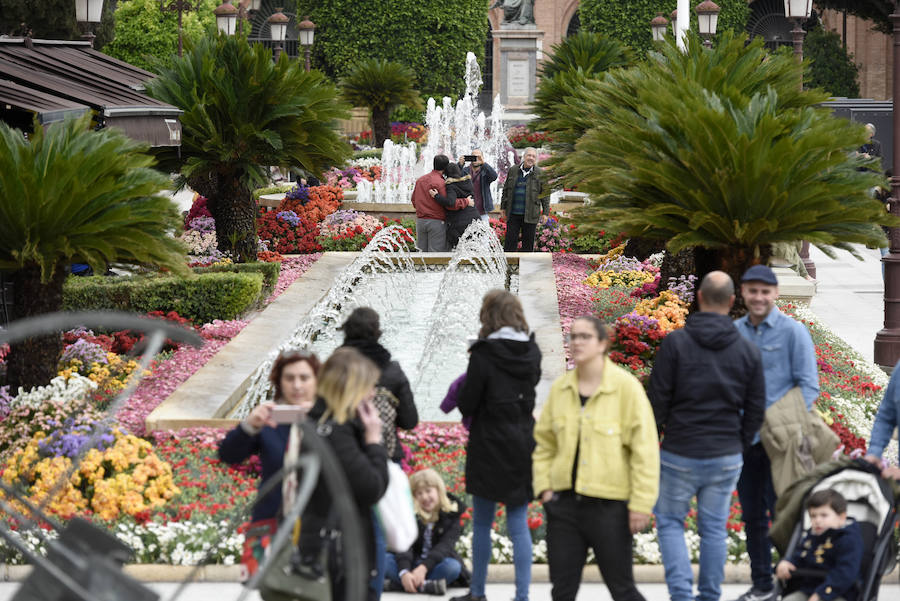 En la construcción de estos adornos se emplearon un millón de flores, 300.000 plantas de diversas variedades y 750 kilos de hortalizas