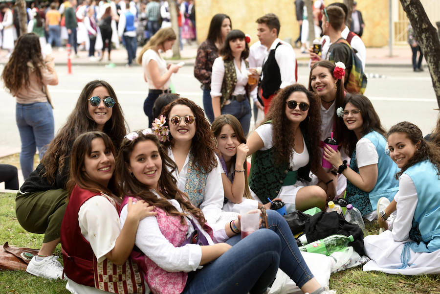 Miles de murcianos disfrutaron del día del Bando de la Huerta en las decenas de barracas huertanas instaladas en la ciudad para las fiestas de primavera