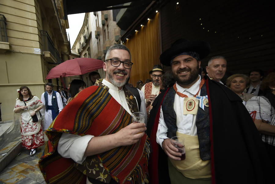 Miles de murcianos disfrutaron del día del Bando de la Huerta en las decenas de barracas huertanas instaladas en la ciudad para las fiestas de primavera