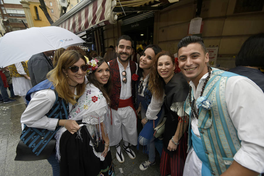 Miles de murcianos disfrutaron del día del Bando de la Huerta en las decenas de barracas huertanas instaladas en la ciudad para las fiestas de primavera