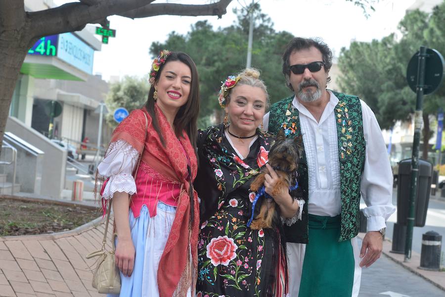 Los trajes regionales inundan el centro de la ciudad, aprovechando la tradicional y tempranera misa huertana