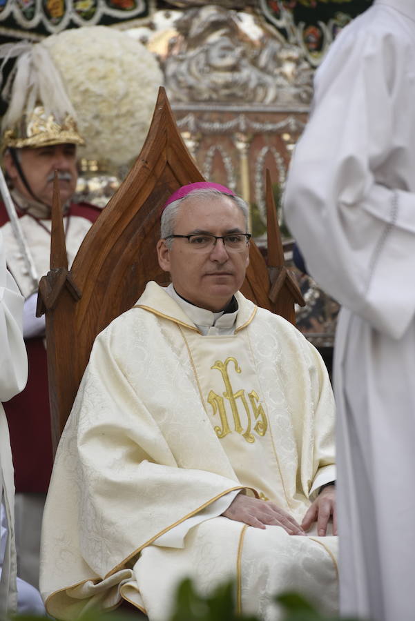 Los huertanos abarrotan la plaza belluga en su tradicional cita matinal con la Patrona de Murcia, que recorrió posteriormente en procesión las principales calles del centro urbano