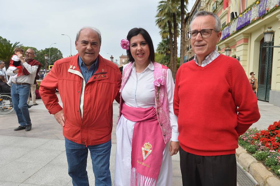 La lluvia no impidió que miles de huertanos tomaran las calles de Murcia en el día grande de las FIestas de Primavera