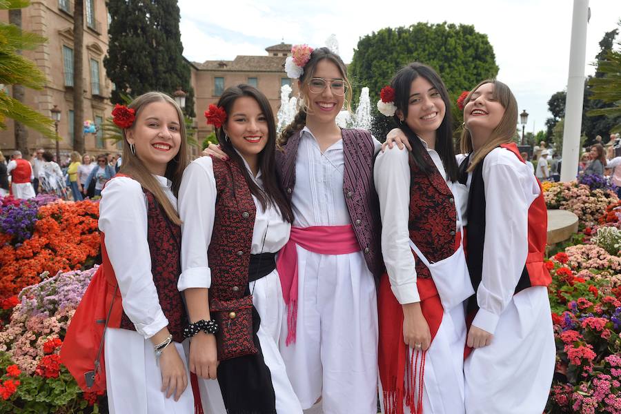 La lluvia no impidió que miles de huertanos tomaran las calles de Murcia en el día grande de las FIestas de Primavera