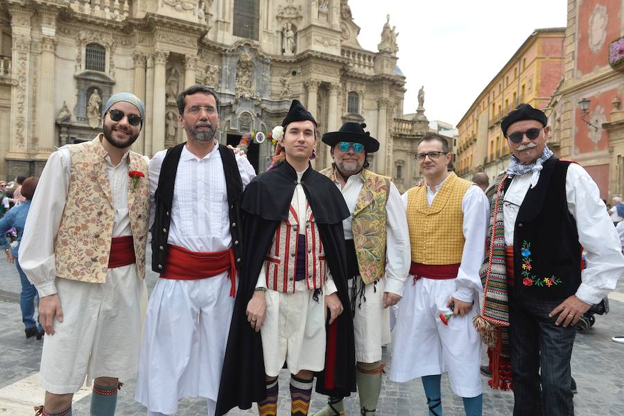 La lluvia no impidió que miles de huertanos tomaran las calles de Murcia en el día grande de las FIestas de Primavera