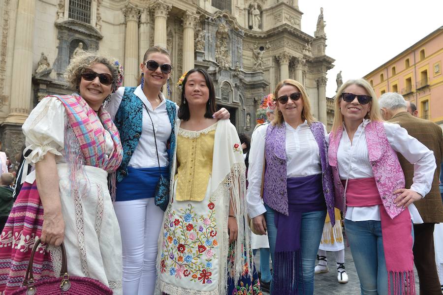 La lluvia no impidió que miles de huertanos tomaran las calles de Murcia en el día grande de las FIestas de Primavera