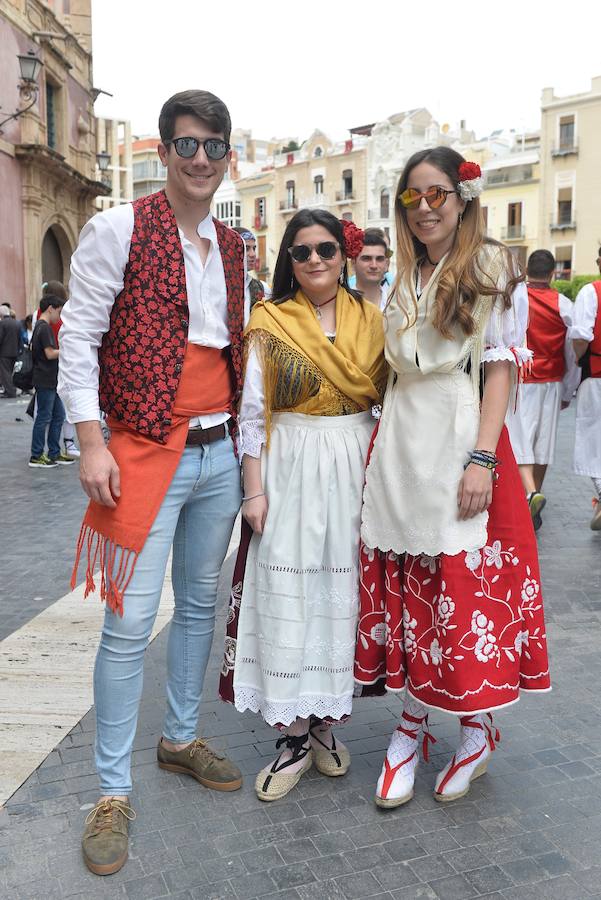 La lluvia no impidió que miles de huertanos tomaran las calles de Murcia en el día grande de las FIestas de Primavera