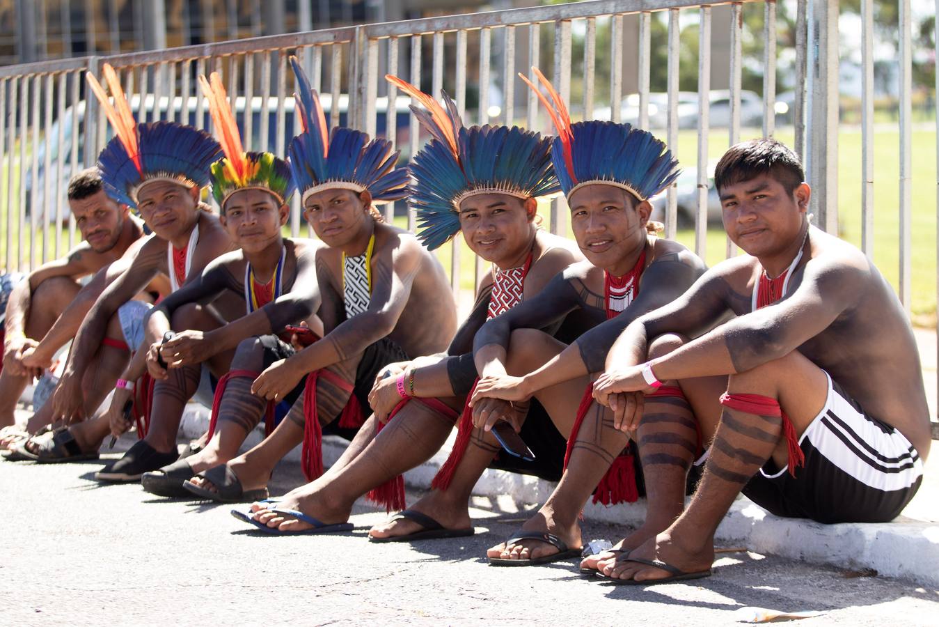 Indios de todo Brasil llegan a Brasilia para participar en la 15ª edición del Campamento Tierra Libre y protestar contra las políticas del presidente brasileño, Jair Bolsonaro. 