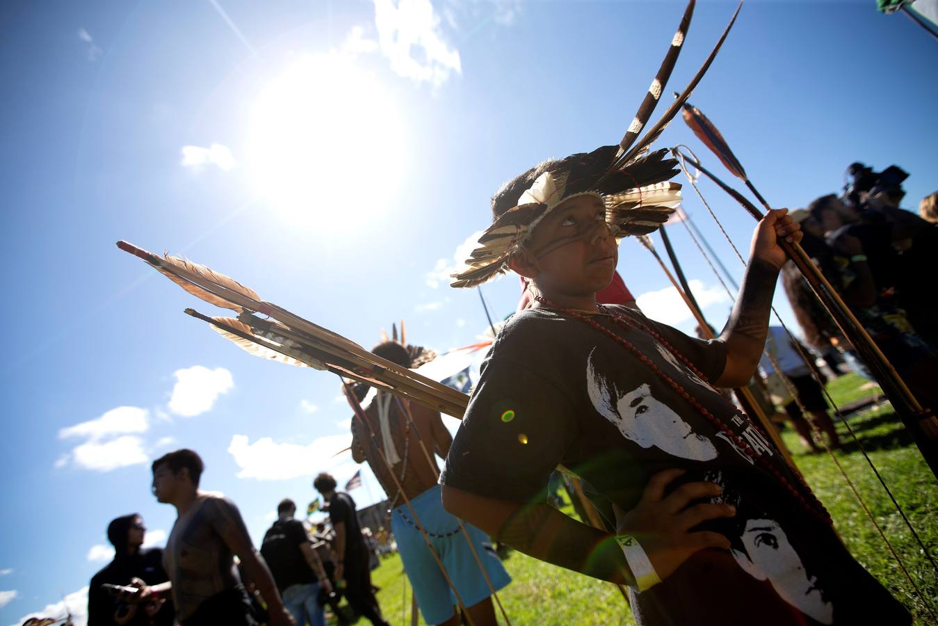 Indios de todo Brasil llegan a Brasilia para participar en la 15ª edición del Campamento Tierra Libre y protestar contra las políticas del presidente brasileño, Jair Bolsonaro. 