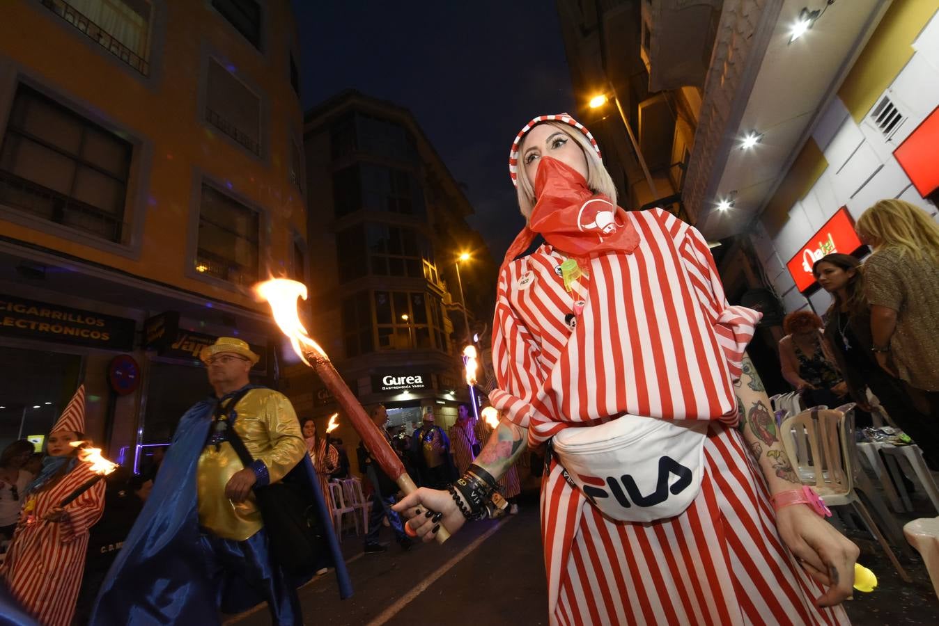 Más de 50 grupos de calle conformaron la cabeza del desfile que dio la bienvenida un año más a la Sardina