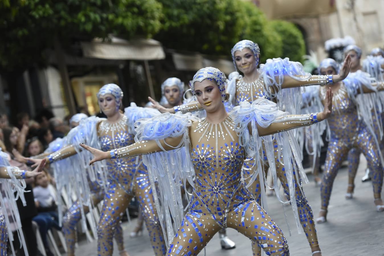 Más de 50 grupos de calle conformaron la cabeza del desfile que dio la bienvenida un año más a la Sardina