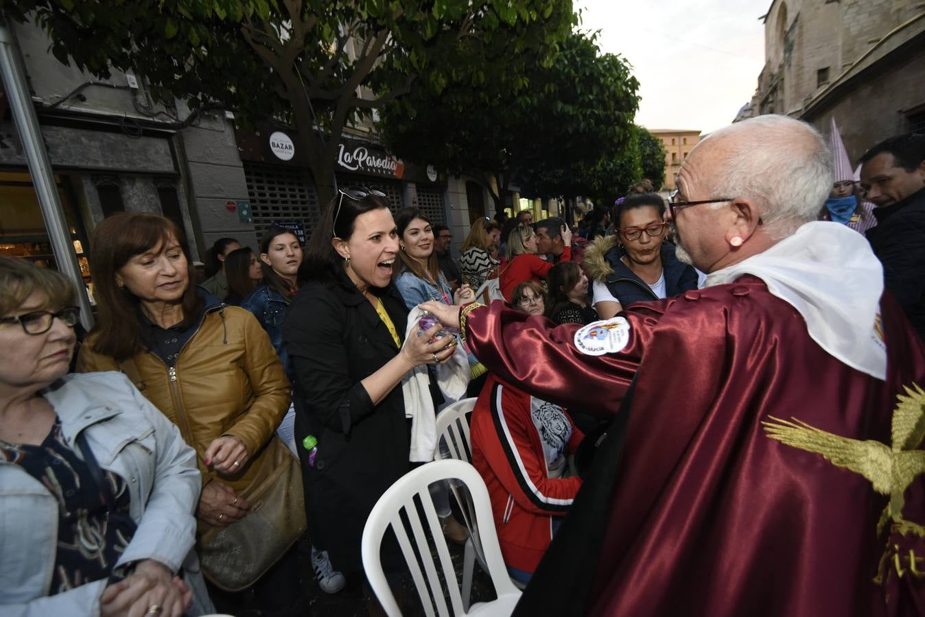 Más de 50 grupos de calle conformaron la cabeza del desfile que dio la bienvenida un año más a la Sardina