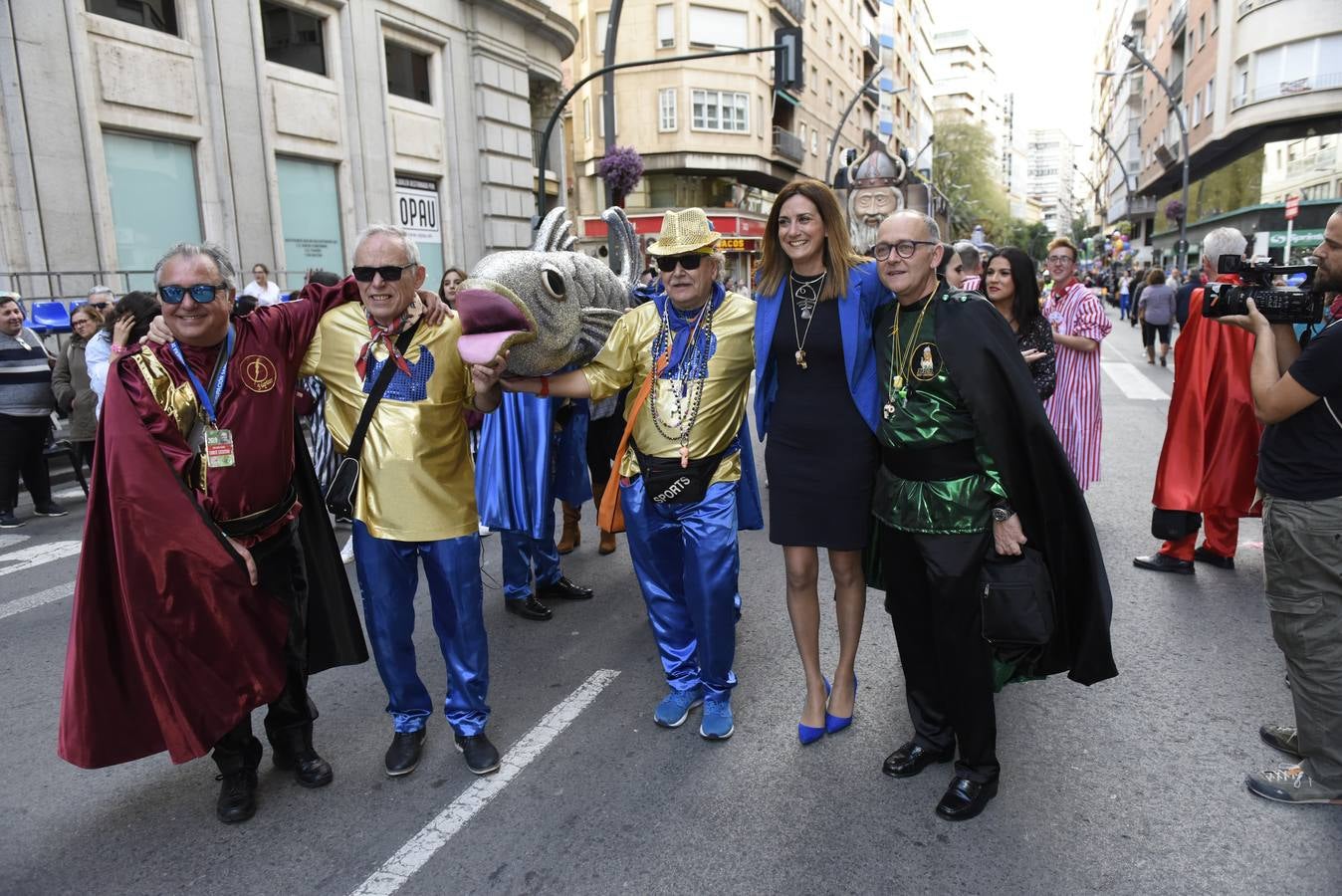 Más de 50 grupos de calle conformaron la cabeza del desfile que dio la bienvenida un año más a la Sardina