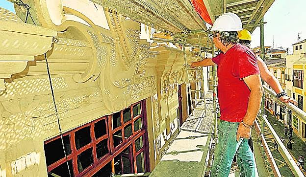 Trabajos de restauración de la Cámara Agraria de Lorca, afectada por los terremotos. 