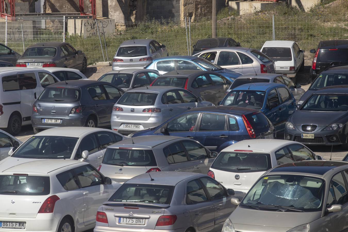 La Policía ha puesto 377 multas por mal estacionamiento en un año y la UPCT pide al Ayuntamiento otra vez más autobuses 