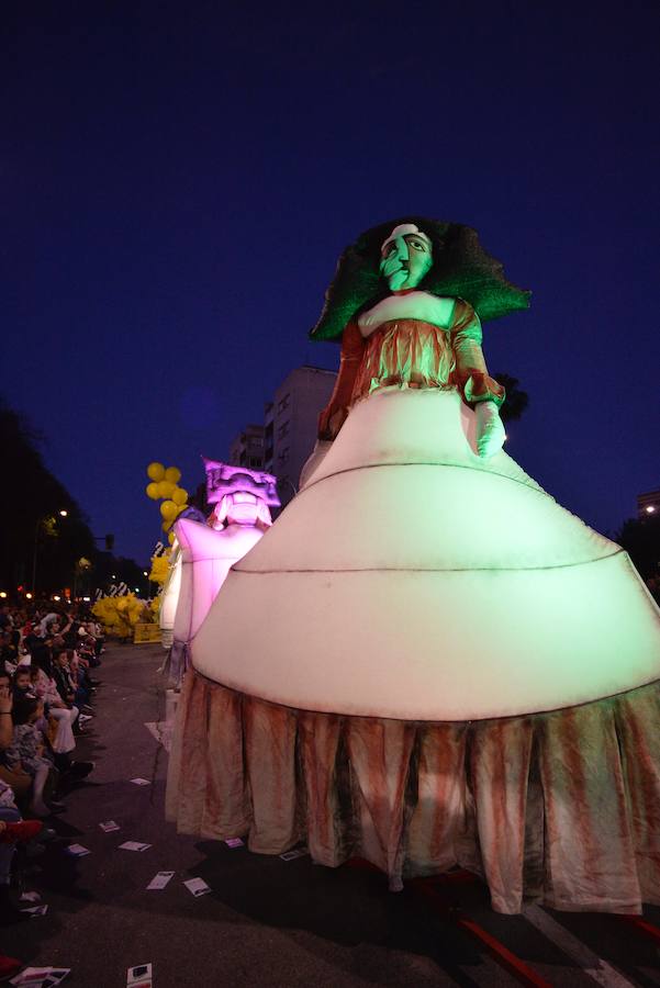 Más de 4.000 personas desfilaron en un cortejo mágico con el reparto de dos millones de juguetes