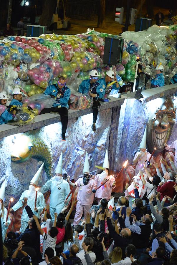 Más de 4.000 personas desfilaron en un cortejo mágico con el reparto de dos millones de juguetes
