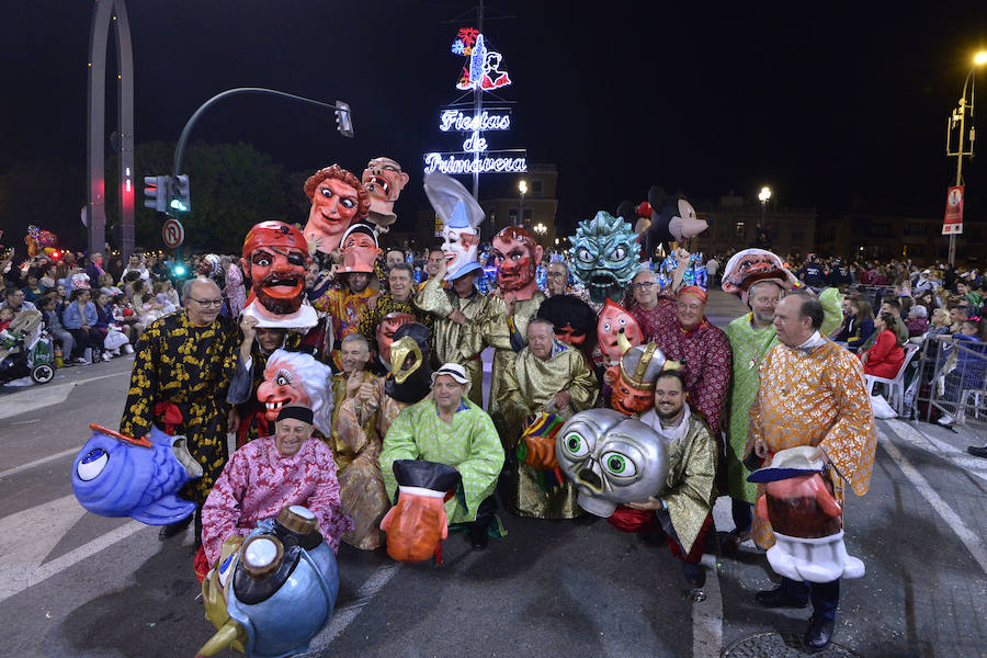 Más de 4.000 personas desfilaron en un cortejo mágico con el reparto de dos millones de juguetes