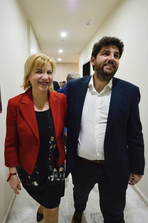 Caras serias en la sede del Partido Popular en la Región tras conocer los resultados electorales en el hotel Siete Coronas