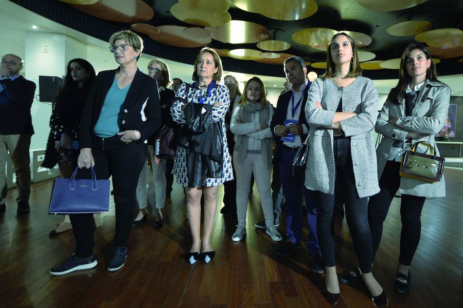 Caras serias en la sede del Partido Popular en la Región tras conocer los resultados electorales en el hotel Siete Coronas