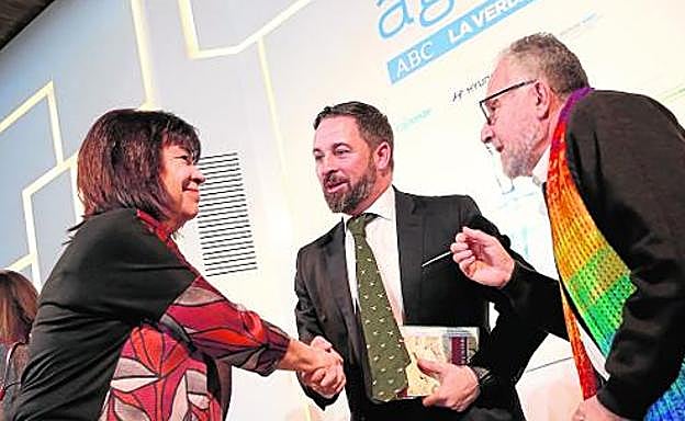 La presidenta del PSOE, Cristina Narbona, junto a Santiago Abascal y Pedro Arrojo, de Podemos, en el foro del agua con los regantes que organizó 'La Verdad-ABC'. 