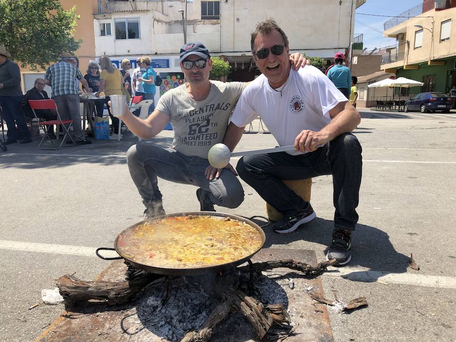 El jurado premia en primer lugar el arroz cocinado por Victoria Andreo, seguido por el de Los Matachines y Ramón Gambín