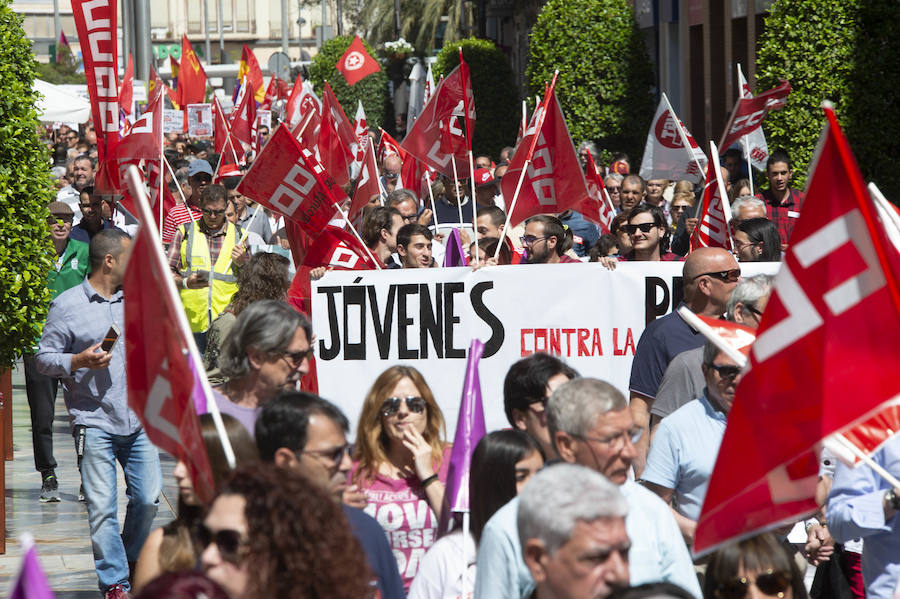 Las marchas del Día del Trabajador en Cartagena piden al nuevo Gobierno que piense «primero en las personas» a la hora de elaborar sus políticas, al tiempo que exigen una aplicación efectiva del salario mínimo interprofesional