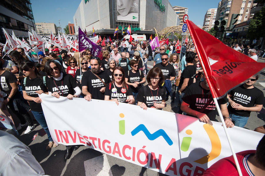 Las marchas del Primero de Mayo en Murcia y Cartagena piden al nuevo Gobierno que piense «primero en las personas» a la hora de elaborar sus políticas, al tiempo que exigen una aplicación efectiva del salario mínimo interprofesional