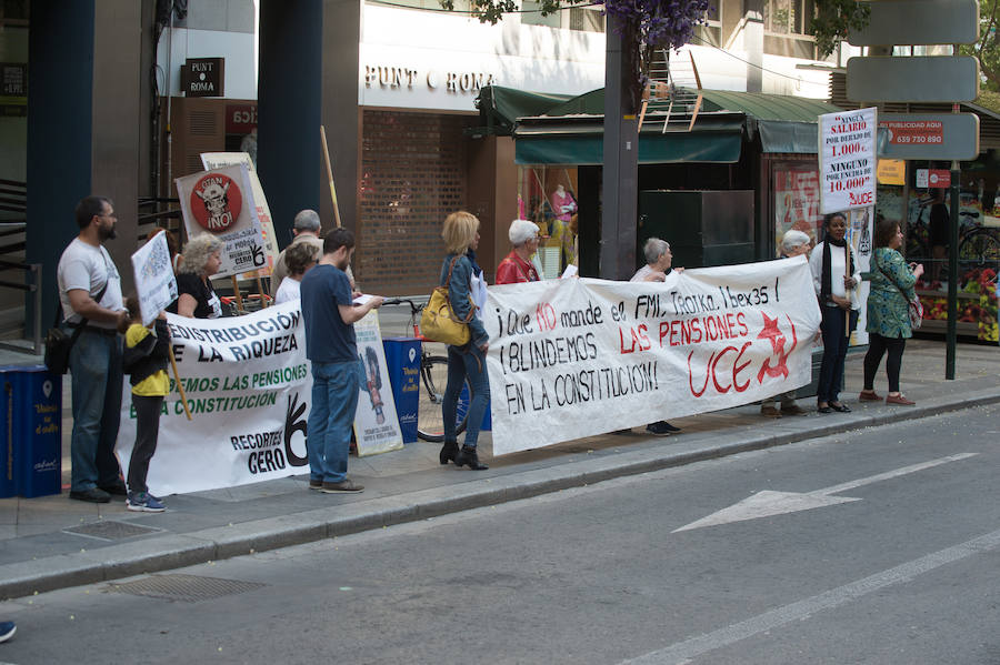 Las marchas del Primero de Mayo en Murcia y Cartagena piden al nuevo Gobierno que piense «primero en las personas» a la hora de elaborar sus políticas, al tiempo que exigen una aplicación efectiva del salario mínimo interprofesional