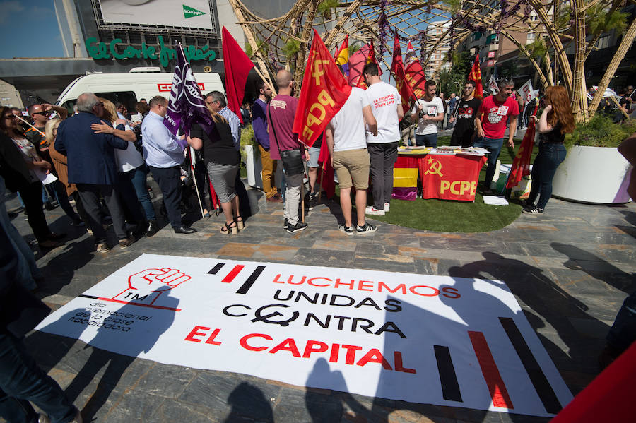 Las marchas del Primero de Mayo en Murcia y Cartagena piden al nuevo Gobierno que piense «primero en las personas» a la hora de elaborar sus políticas, al tiempo que exigen una aplicación efectiva del salario mínimo interprofesional